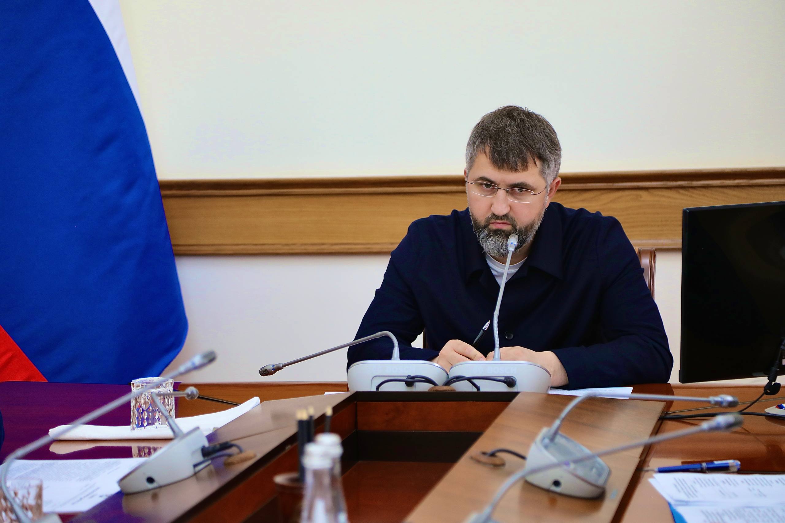 Магомед Рамазанов поручил подготовить предложения по завершению строительства школы в селе Бильбиль-Казмаляр