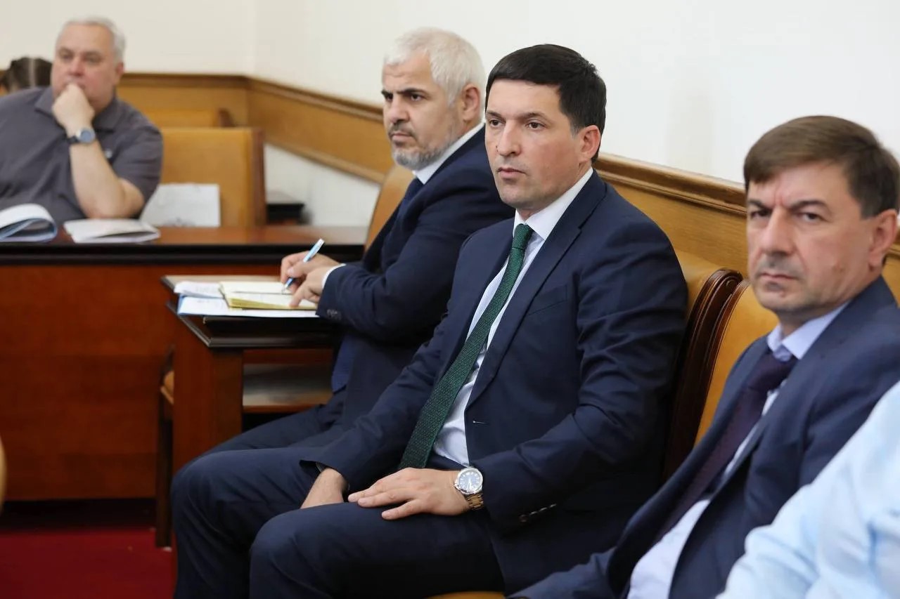Готовность новой подъездной автодороги к Махачкалинскому морскому торговому порту достигла 33,4%