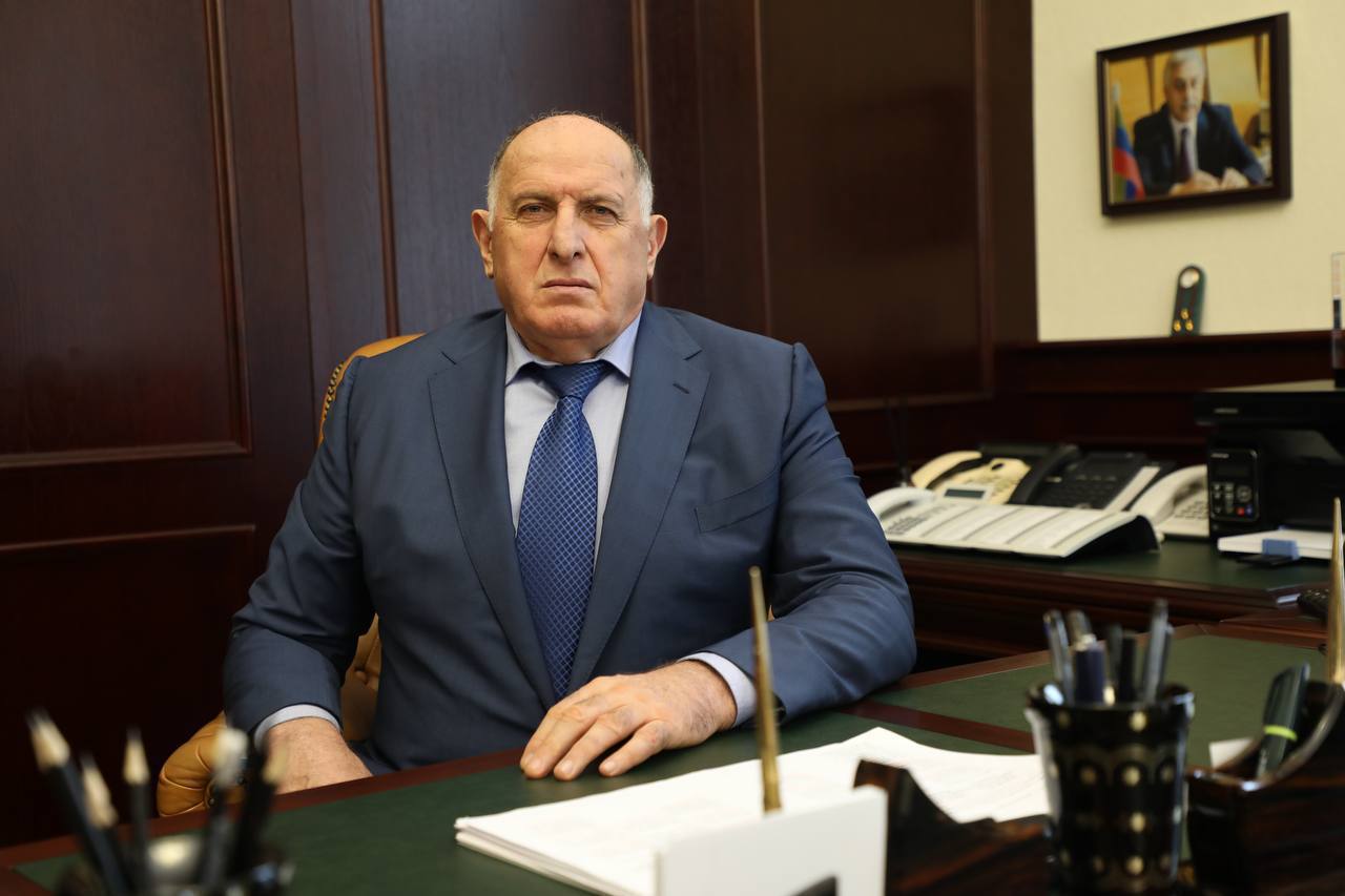 Абдулмуслим Абдулмуслимов поздравил работников статистической службы Дагестана с профессиональным праздником