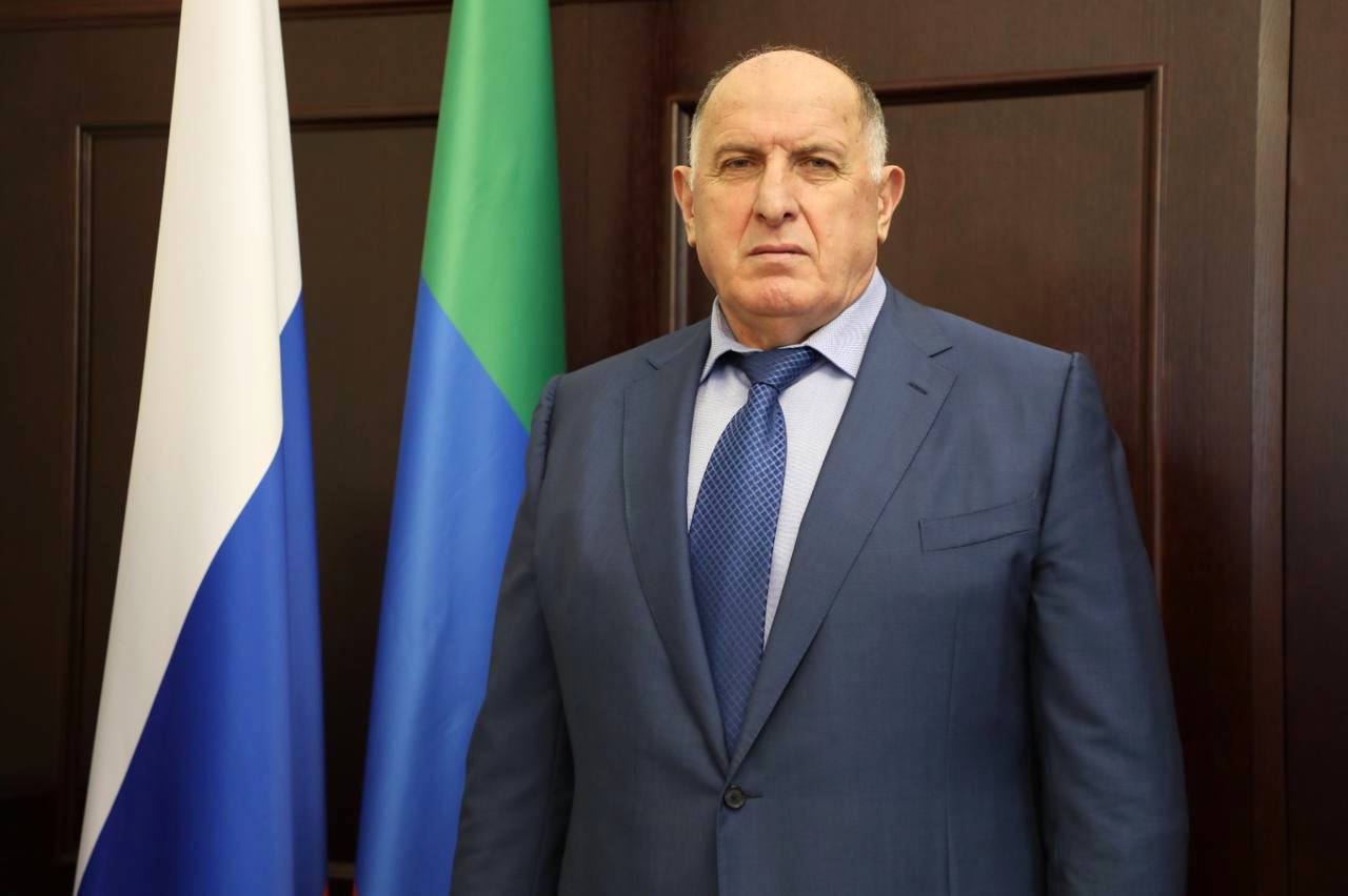 Абдулмуслим Абдулмуслимов поздравил дагестанцев с Днем образования республики